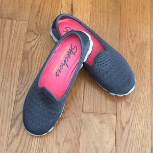 Skechers size 8 Go Walk Lite. Charcoal Gray